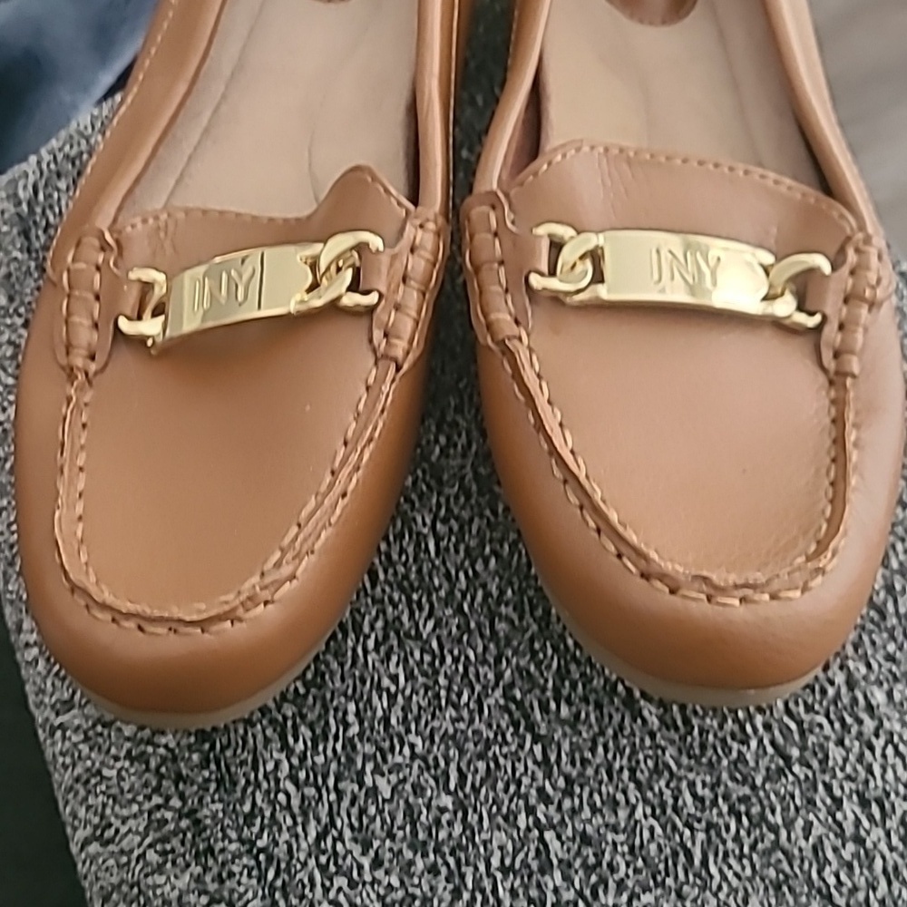 EUC Jones New York Signature Jamie Gold Logo Loafers Saddle Tan Sz 7M - Picture 4 of 8